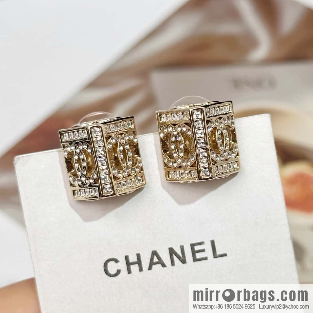 ❗️New ❗️ Chanel stud earrings ☀️ new ☑️ Chanel c1 double c full diamond triangle stud earrings ☀️