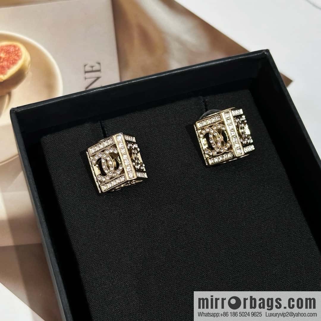 ❗️New ❗️ Chanel stud earrings ☀️ new ☑️ Chanel c1 double c full diamond triangle stud earrings ☀️