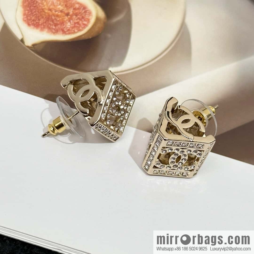 ❗️New ❗️ Chanel stud earrings ☀️ new ☑️ Chanel c1 double c full diamond triangle stud earrings ☀️