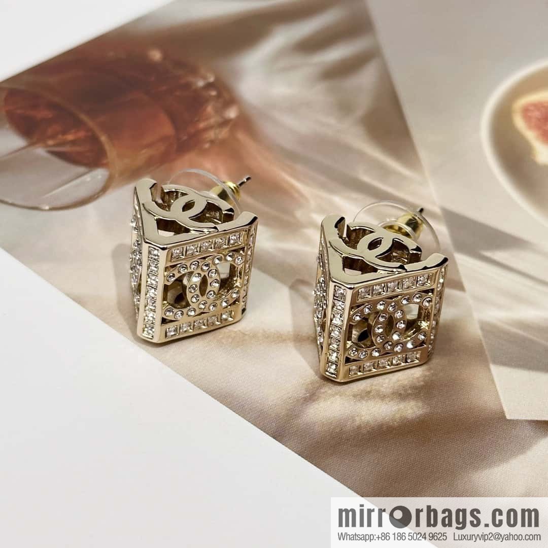 ❗️New ❗️ Chanel stud earrings ☀️ new ☑️ Chanel c1 double c full diamond triangle stud earrings ☀️