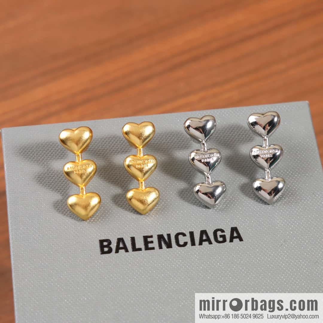 ☀️New Balenciaga BALENCIAGA three hearts peach heart love stud earrings