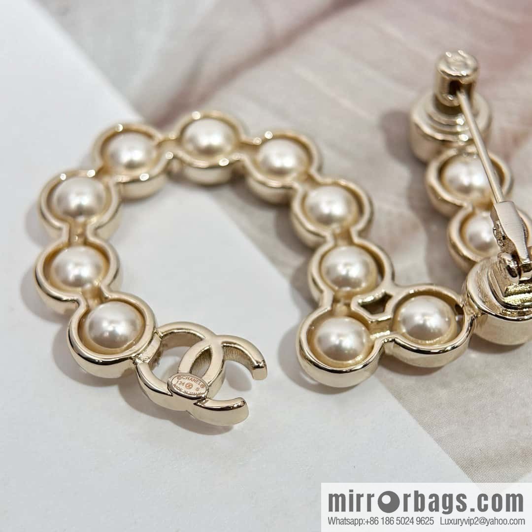 ❗️New ❗️ Chanel brooch ☀️ new ☑️ Chanel 5 character pearl brooch ☀️