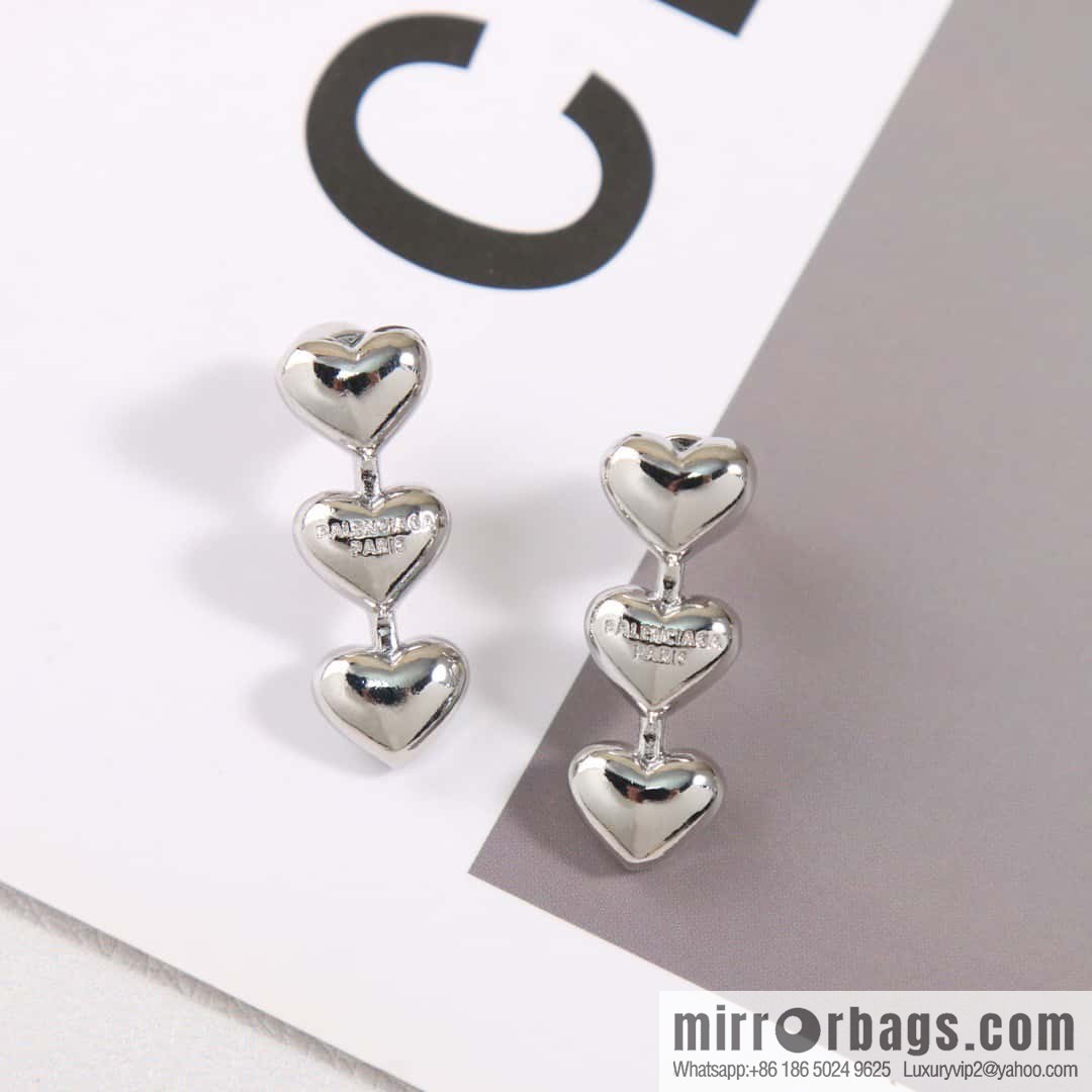 ☀️New Balenciaga BALENCIAGA three hearts peach heart love stud earrings