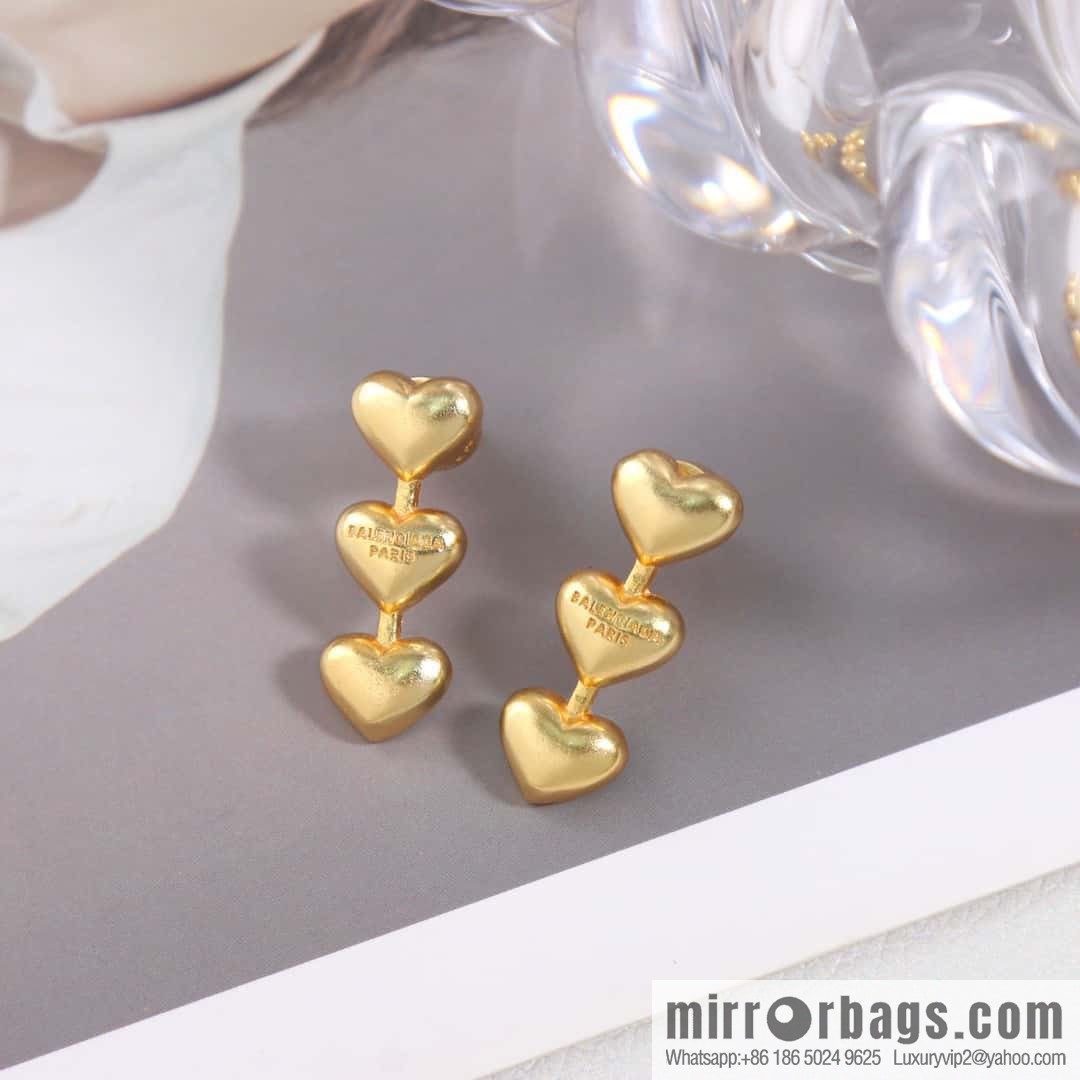 ☀️New Balenciaga BALENCIAGA three hearts peach heart love stud earrings