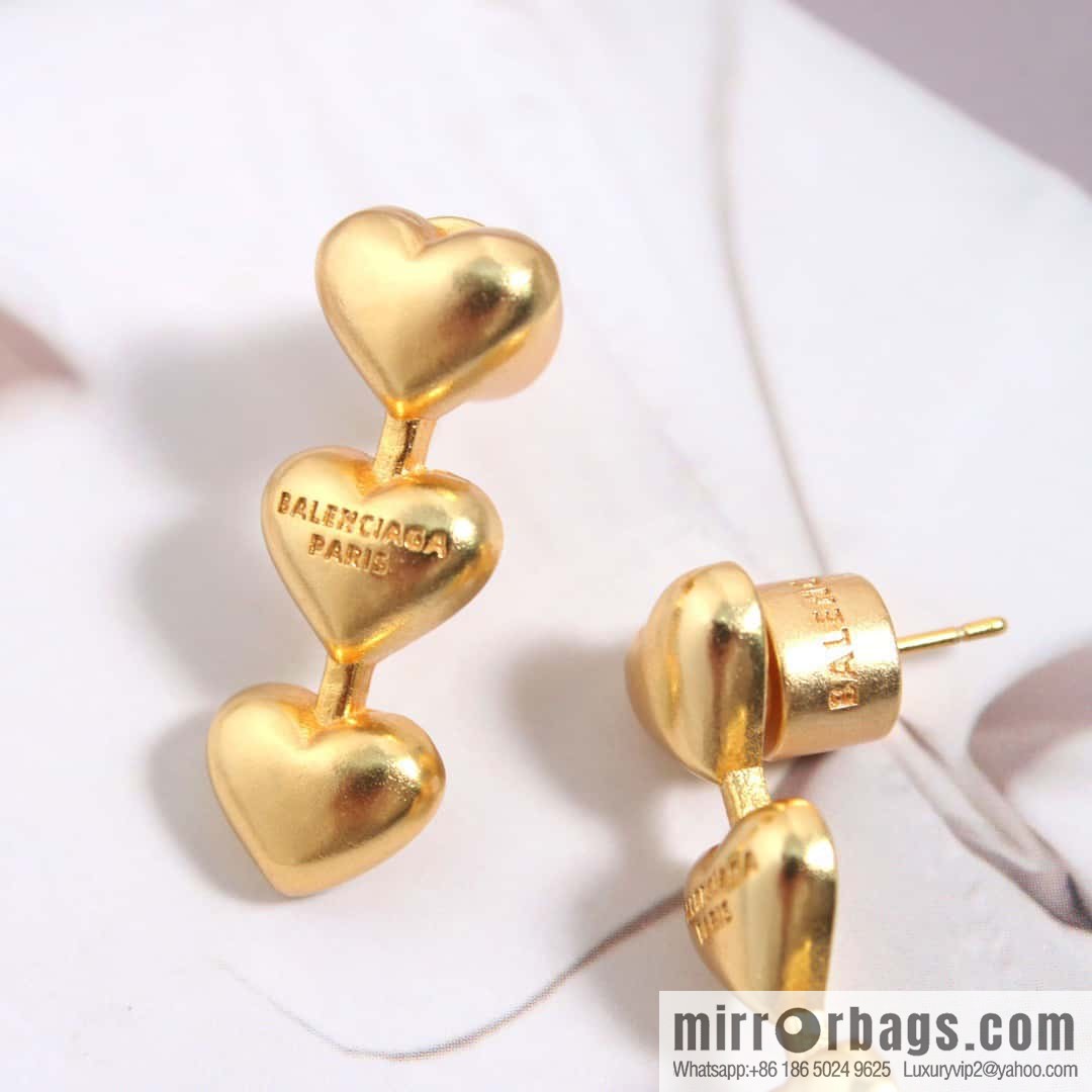 ☀️New Balenciaga BALENCIAGA three hearts peach heart love stud earrings