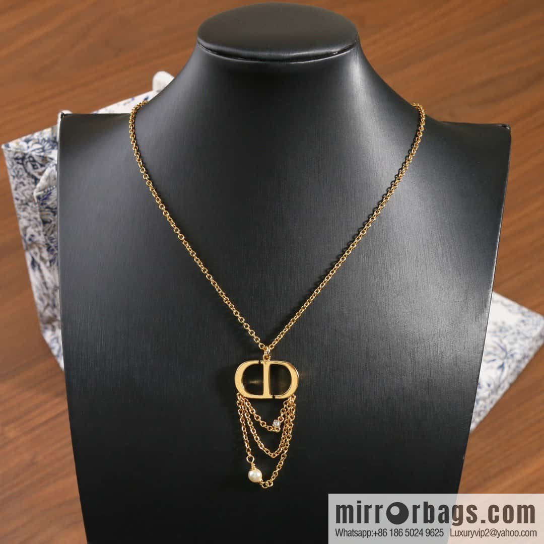 New ☑️ Dior gold CD fringed necklace
