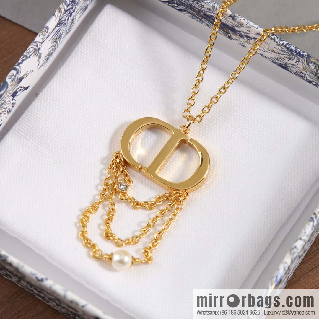 New ☑️ Dior gold CD fringed necklace
