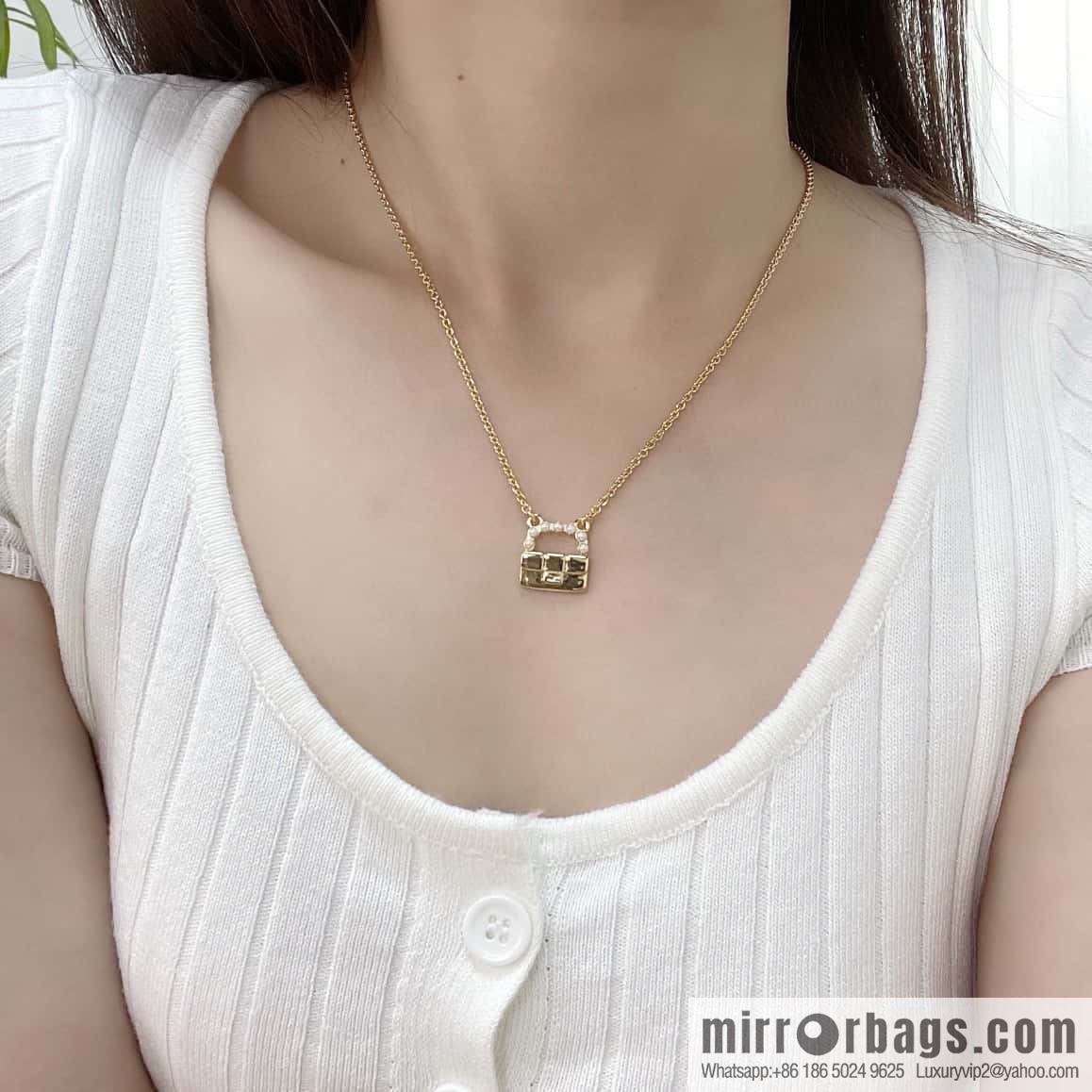 ☀New FENDI Fendi pearl bag necklace ☀