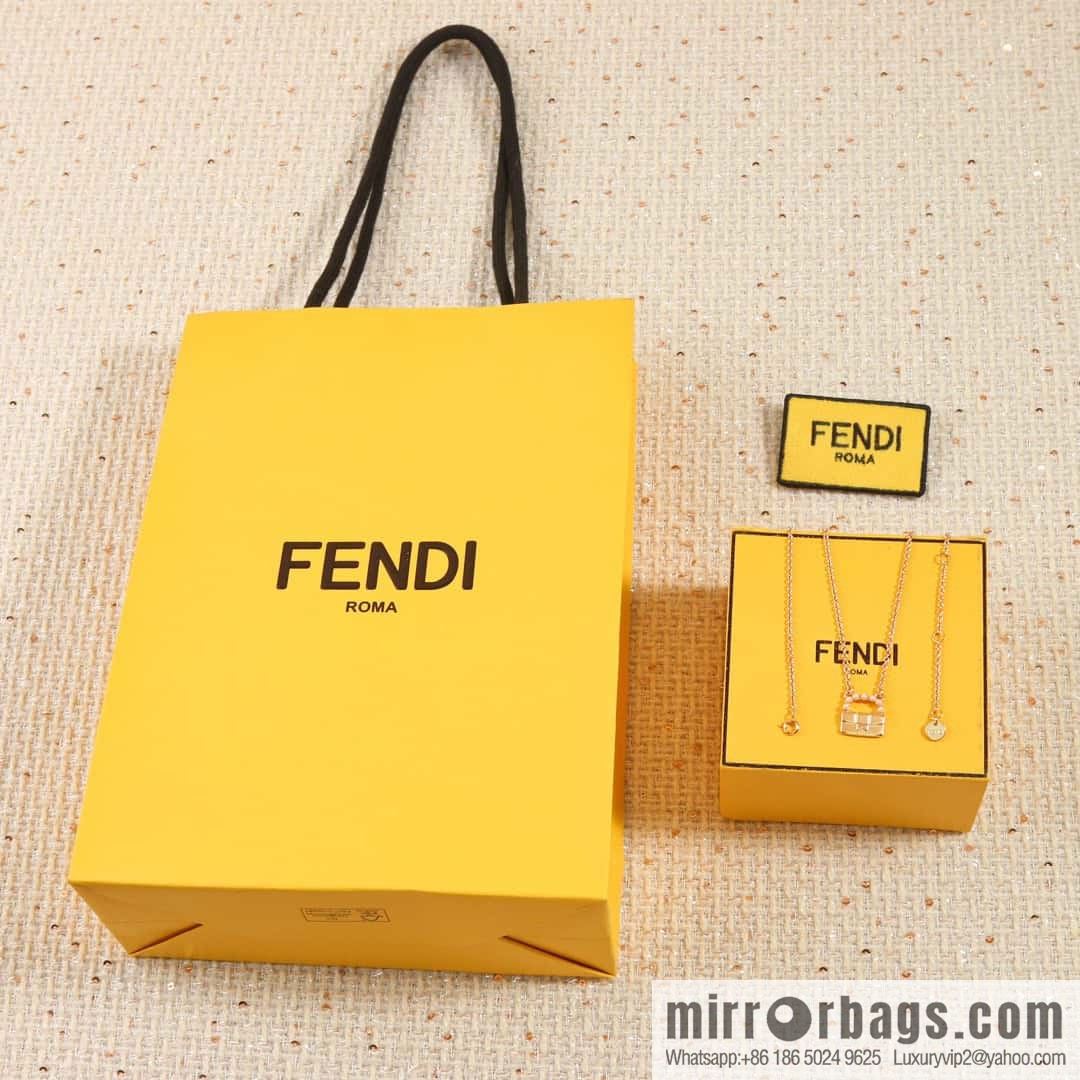 ☀New FENDI Fendi pearl bag necklace ☀