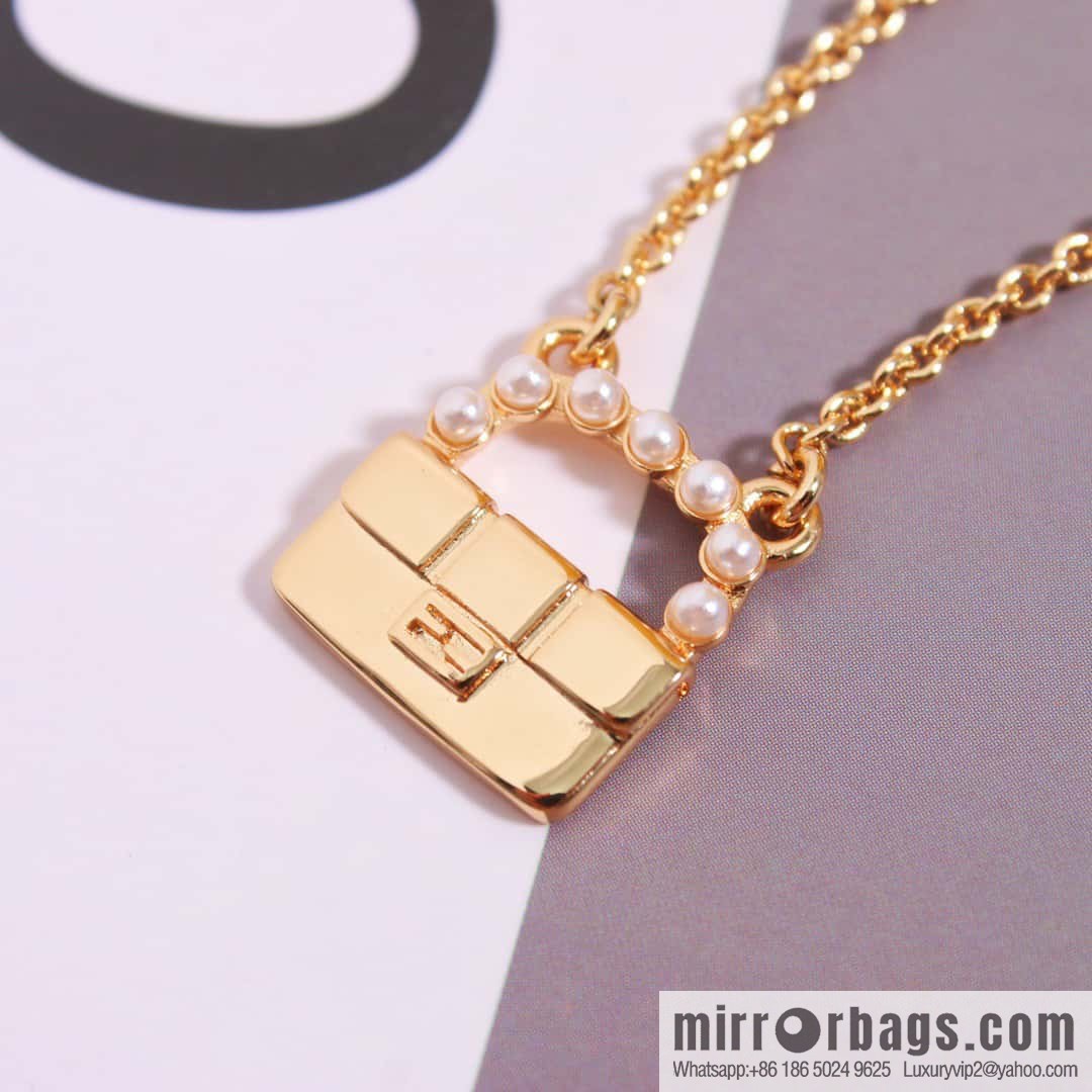 ☀New FENDI Fendi pearl bag necklace ☀
