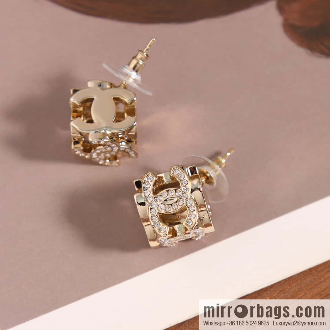 ☀️New ☑️ Chanel C1 double c hollow dice stud earrings ☀️