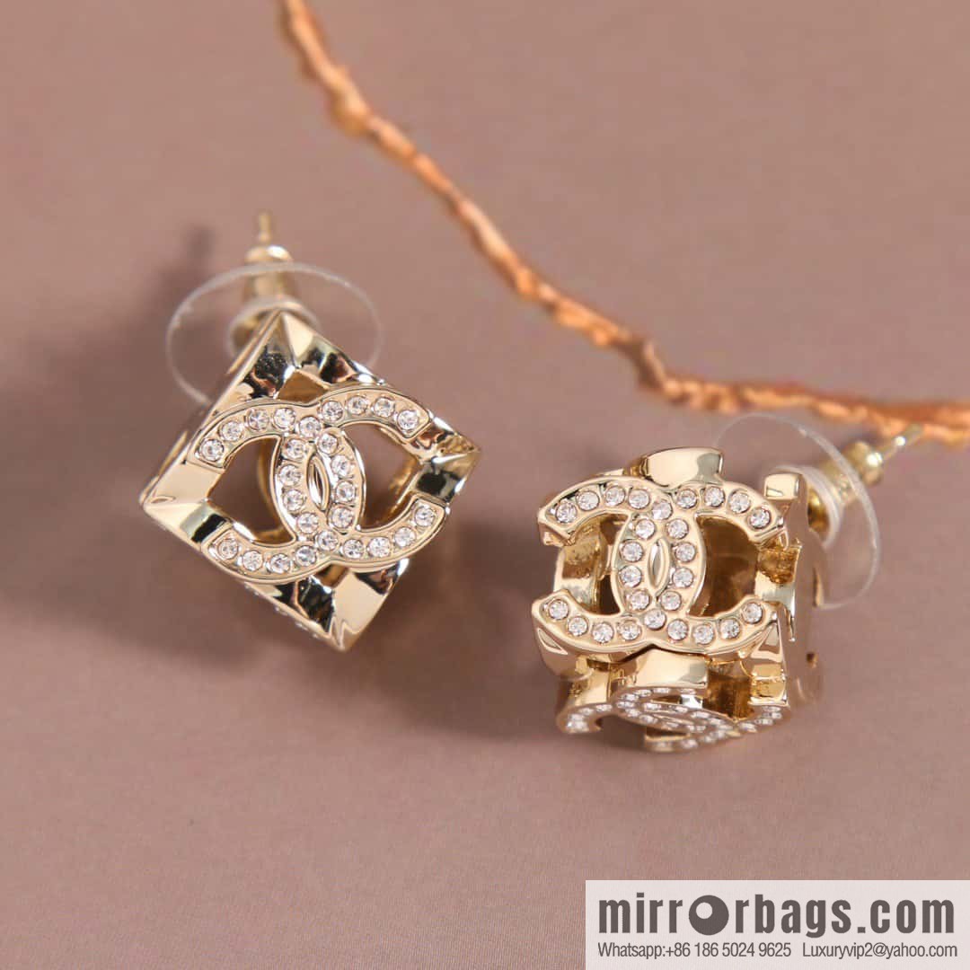 ☀️New ☑️ Chanel C1 double c hollow dice stud earrings ☀️