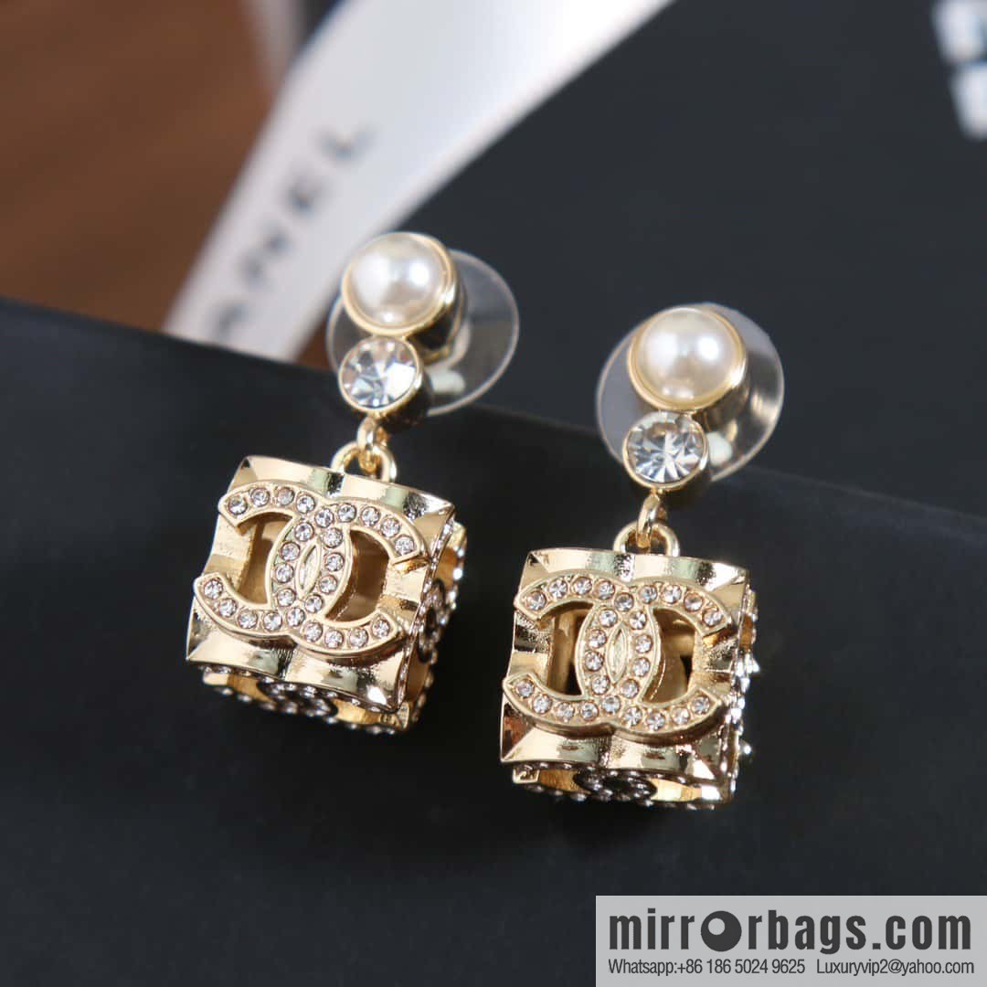 ☀️New ☑️ Chanel C2 double c hollow dice stud earrings ☀️