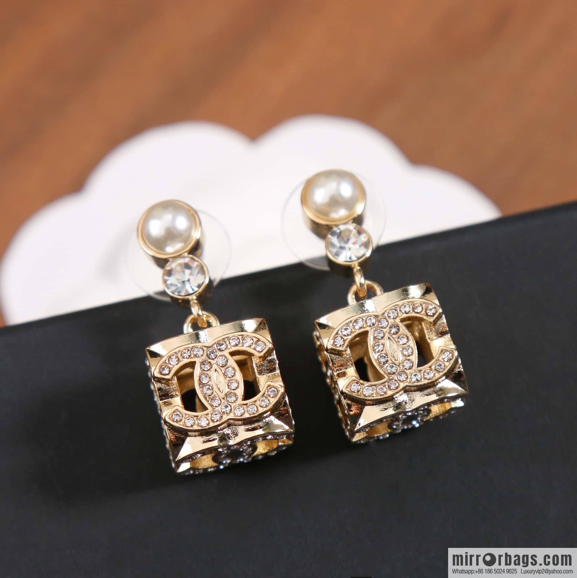 ☀️New ☑️ Chanel C2 double c hollow dice stud earrings ☀️