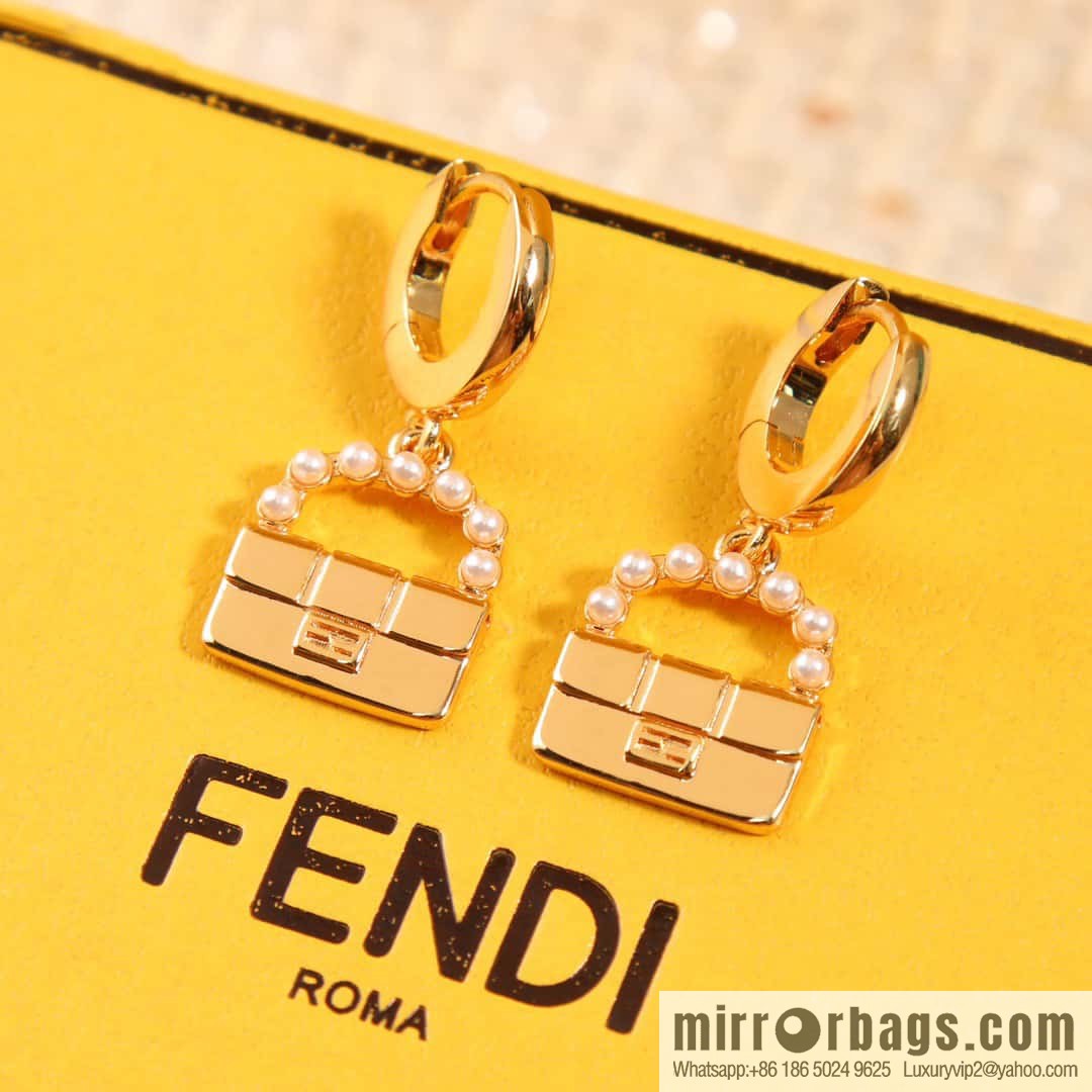 ☀New FENDI Fendi pearl bag stud earrings ☀