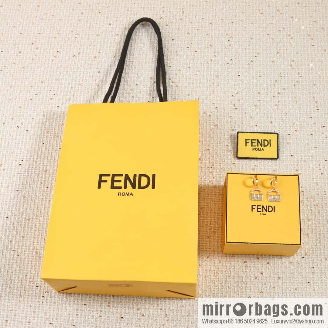 ☀New FENDI Fendi pearl bag stud earrings ☀