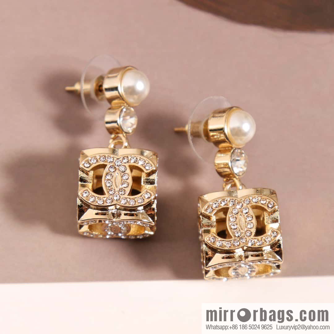☀️New ☑️ Chanel C2 double c hollow dice stud earrings ☀️