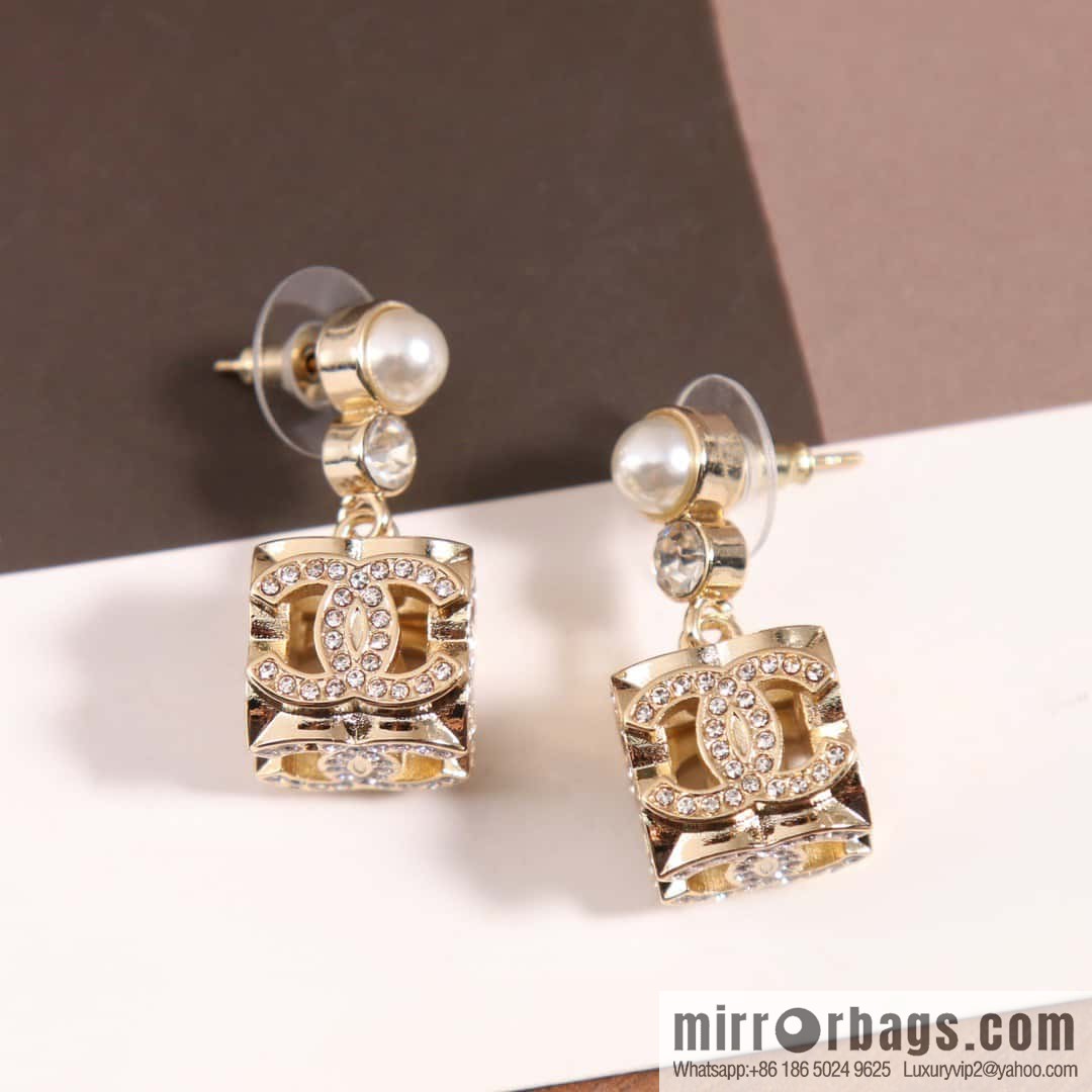 ☀️New ☑️ Chanel C2 double c hollow dice stud earrings ☀️