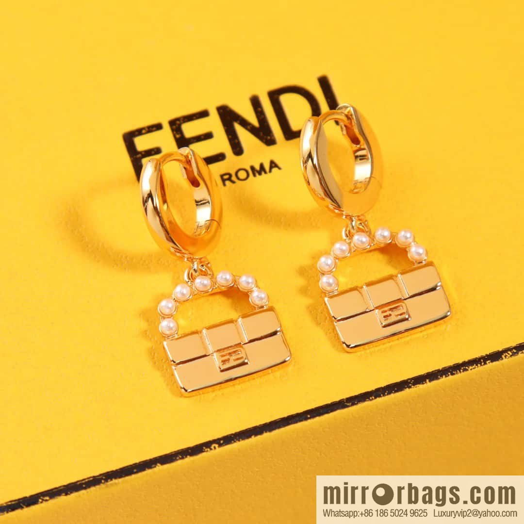 ☀New FENDI Fendi pearl bag stud earrings ☀