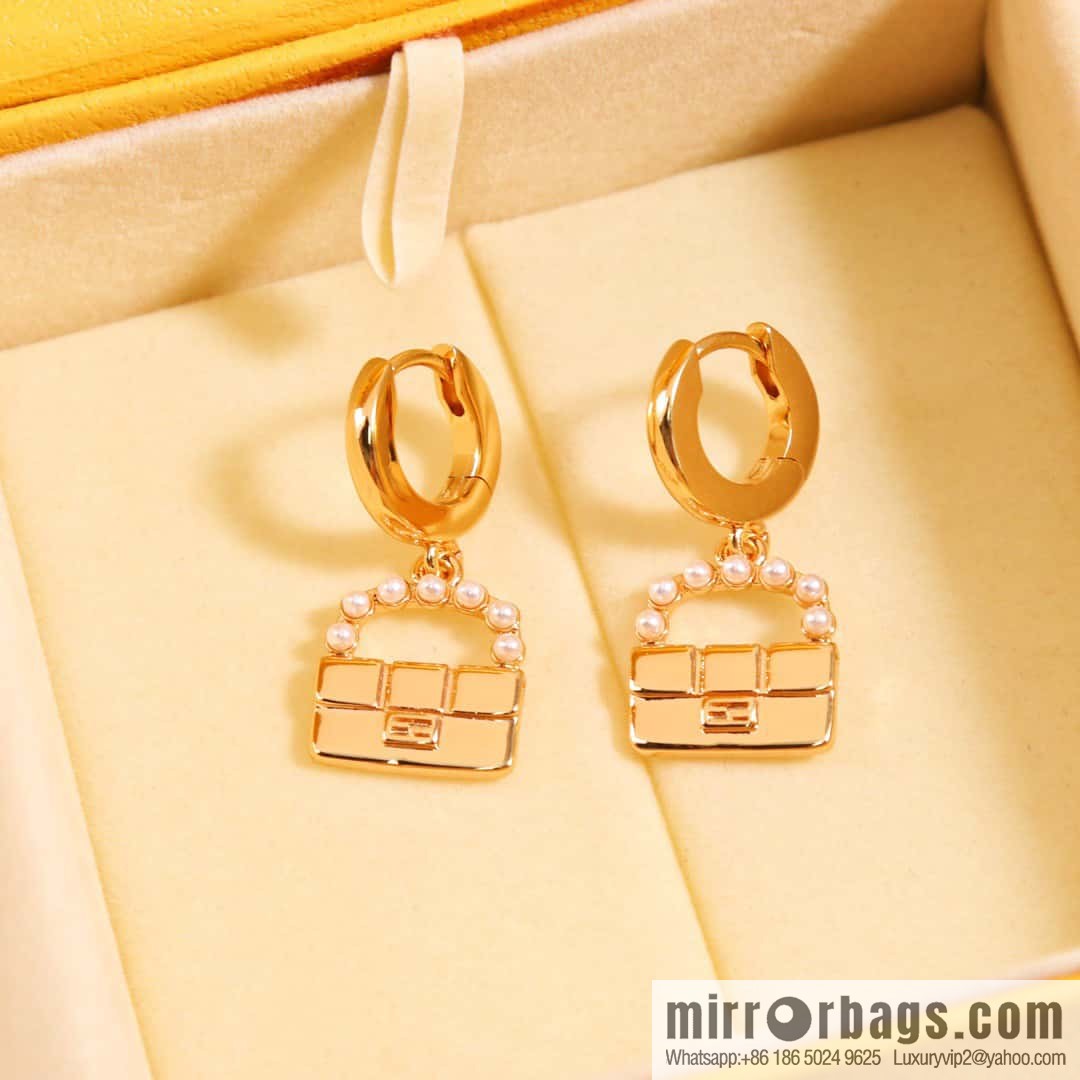 ☀New FENDI Fendi pearl bag stud earrings ☀