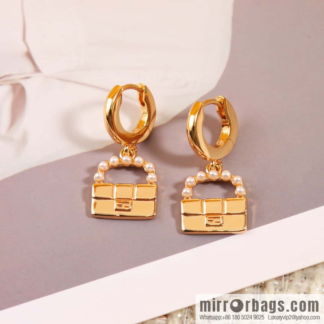 ☀New FENDI Fendi pearl bag stud earrings ☀