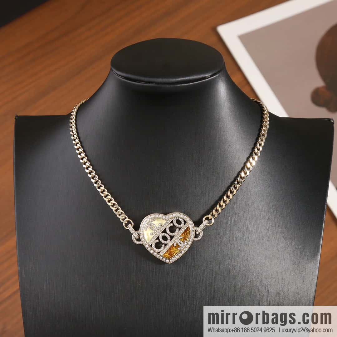 ☀️New ☑️ Chanel double c peach heart love coco necklace ☀️