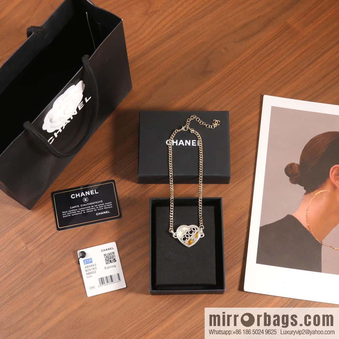 ☀️New ☑️ Chanel double c peach heart love coco necklace ☀️