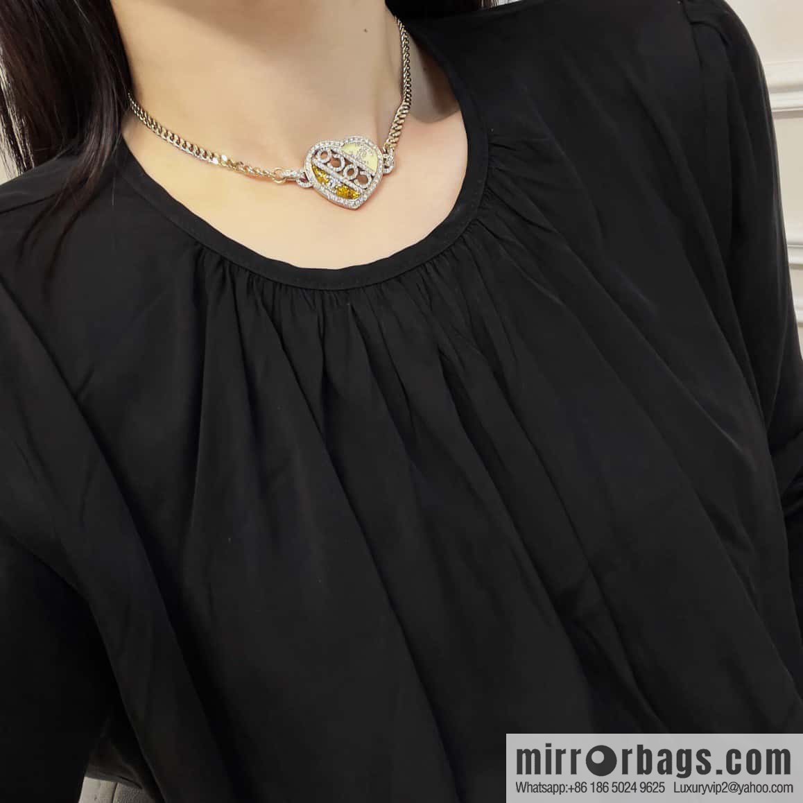 ☀️New ☑️ Chanel double c peach heart love coco necklace ☀️
