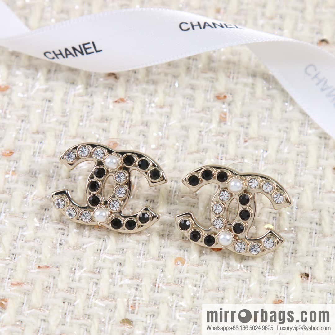 ☀️New ☑️ Chanel C1 double c half black diamond half pearl stud earrings ☀️