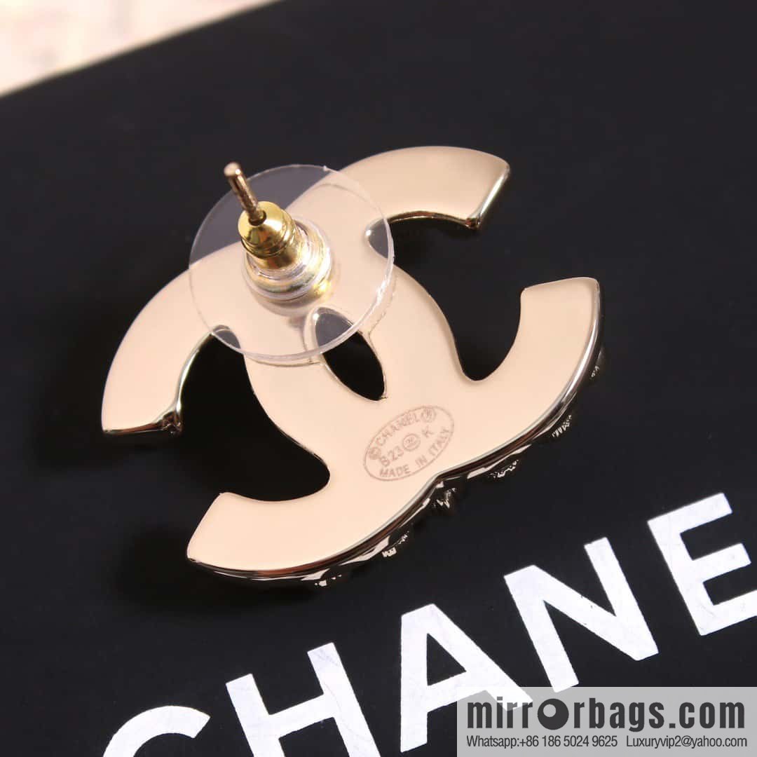 ☀️New ☑️ Chanel C1 double c half black diamond half pearl stud earrings ☀️
