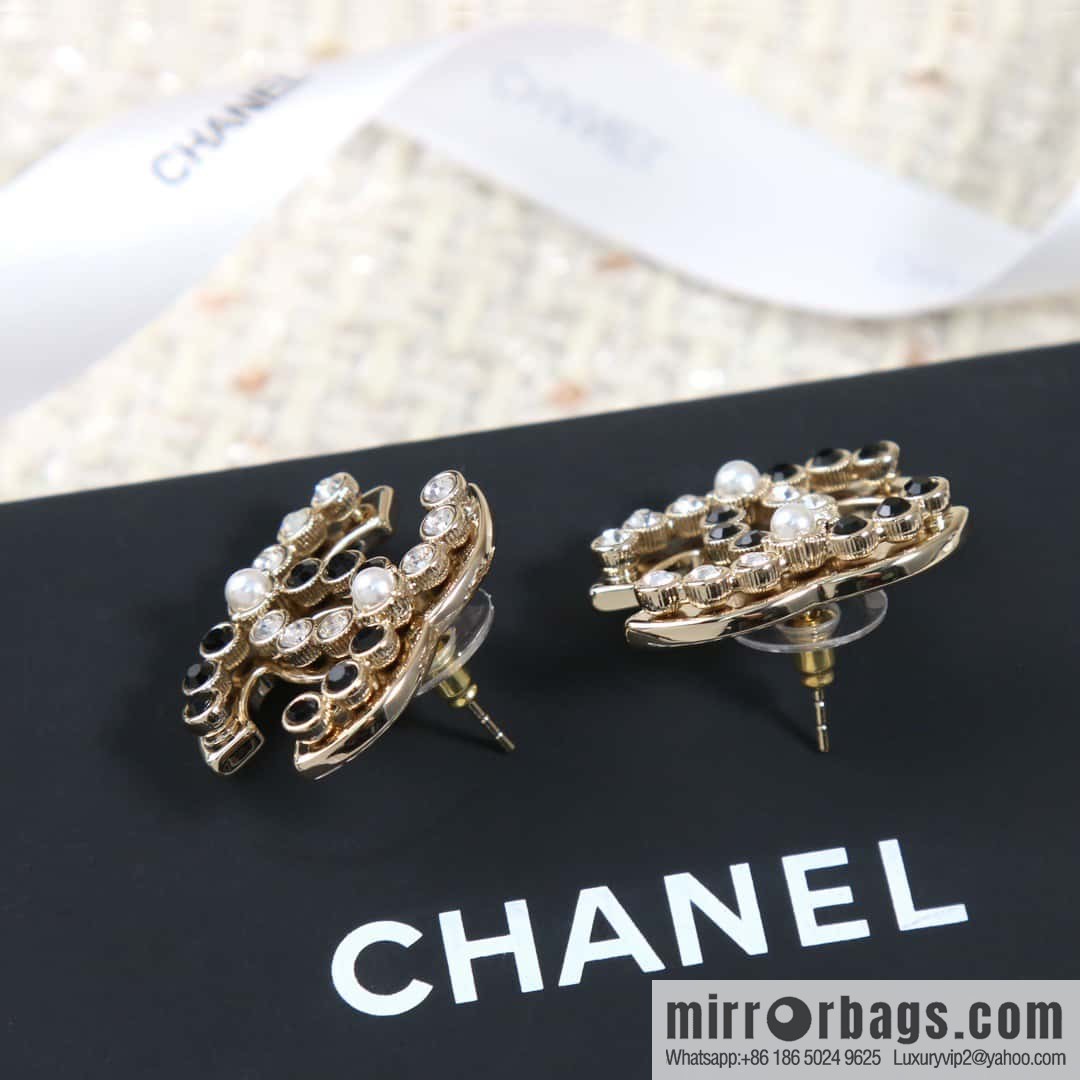 ☀️New ☑️ Chanel C1 double c half black diamond half pearl stud earrings ☀️