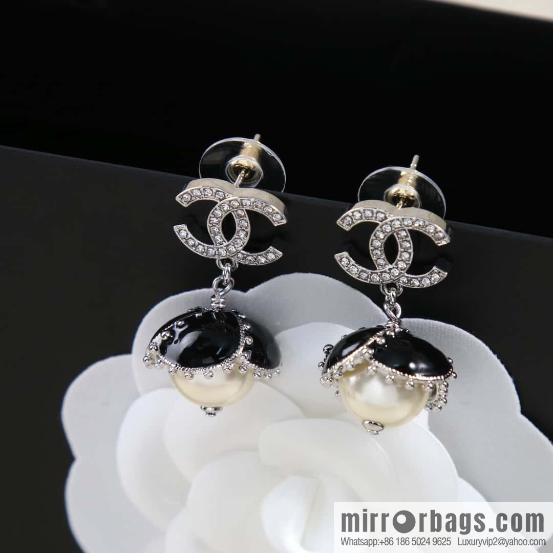 ☀️New ☑️ Chanel C2 double c pearl oil stud earrings ☀️