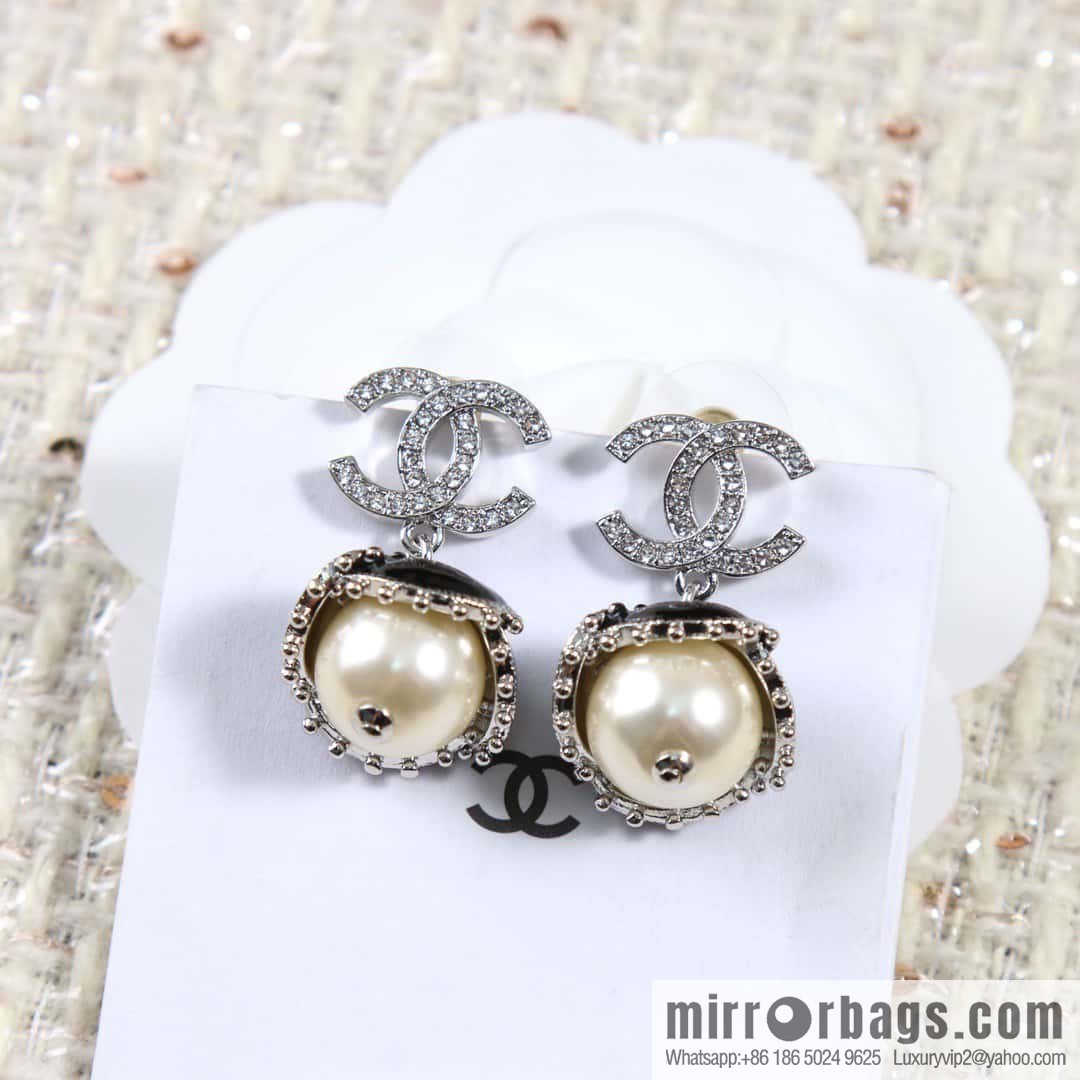 ☀️New ☑️ Chanel C2 double c pearl oil stud earrings ☀️