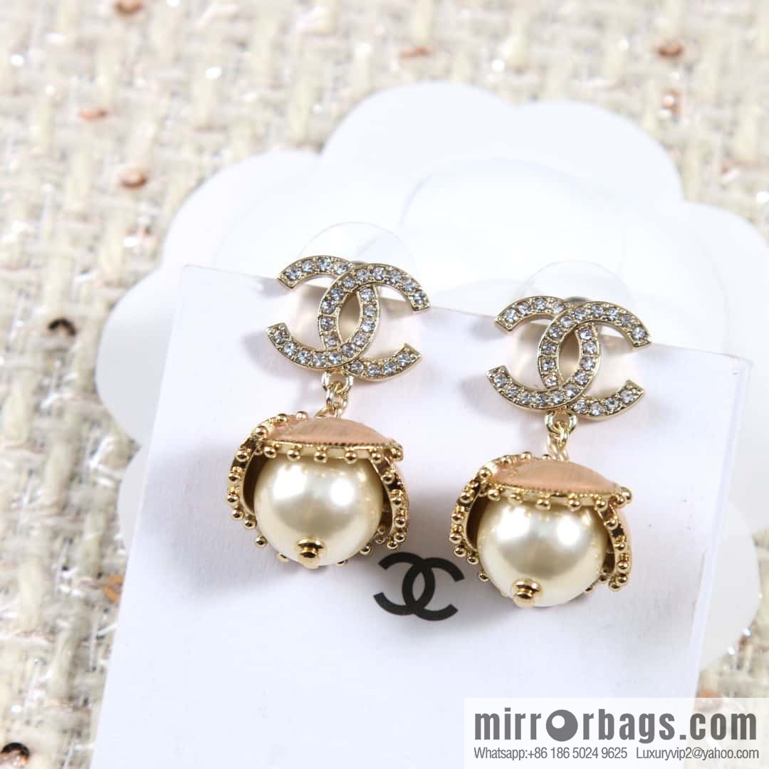 ☀️New ☑️ Chanel C2 double c pearl oil stud earrings ☀️