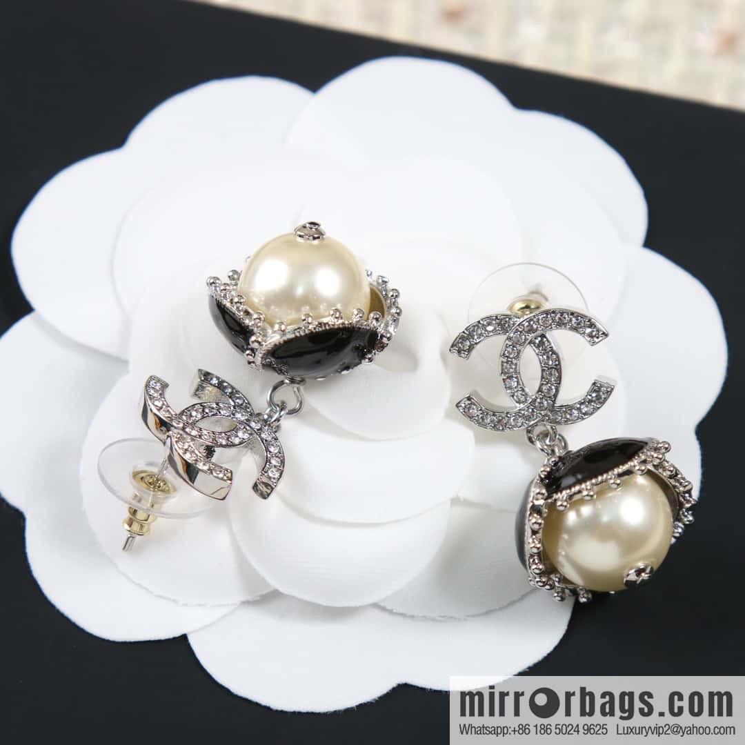 ☀️New ☑️ Chanel C2 double c pearl oil stud earrings ☀️