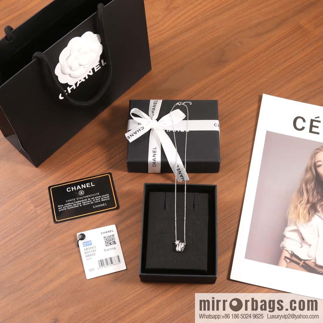 New ☑️ Chanel full diamond comet necklace