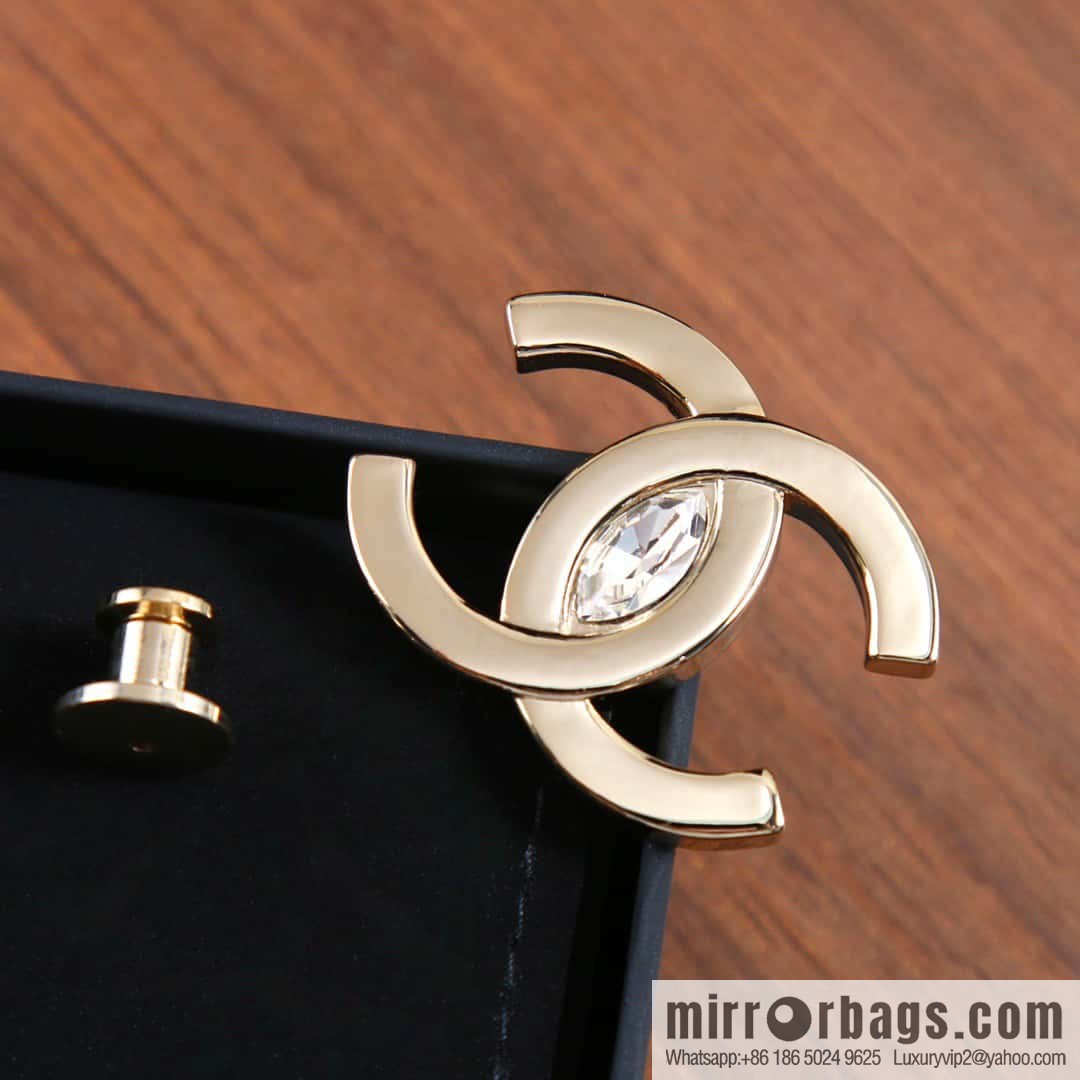 New ☑️ Chanel double c horse eye drill brooch