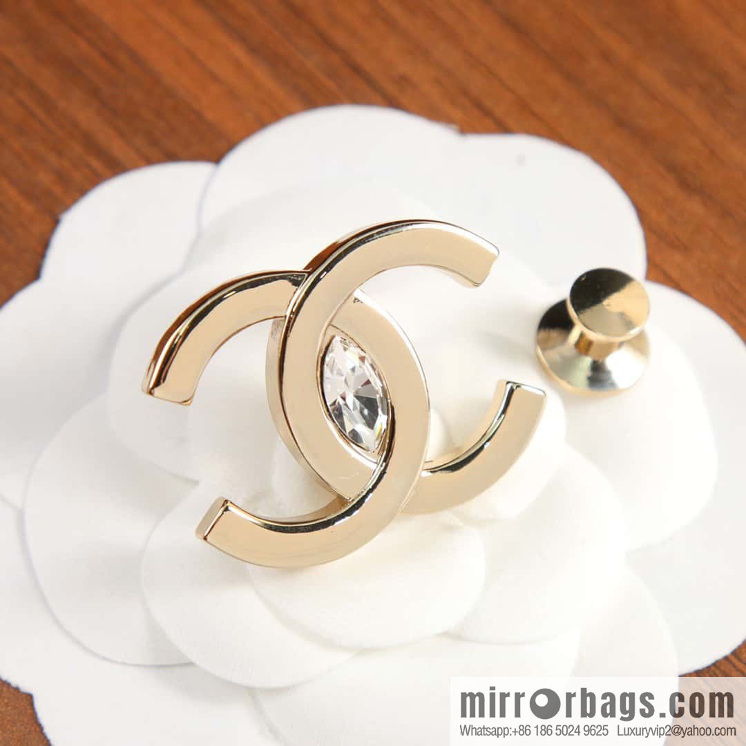 New ☑️ Chanel double c horse eye drill brooch