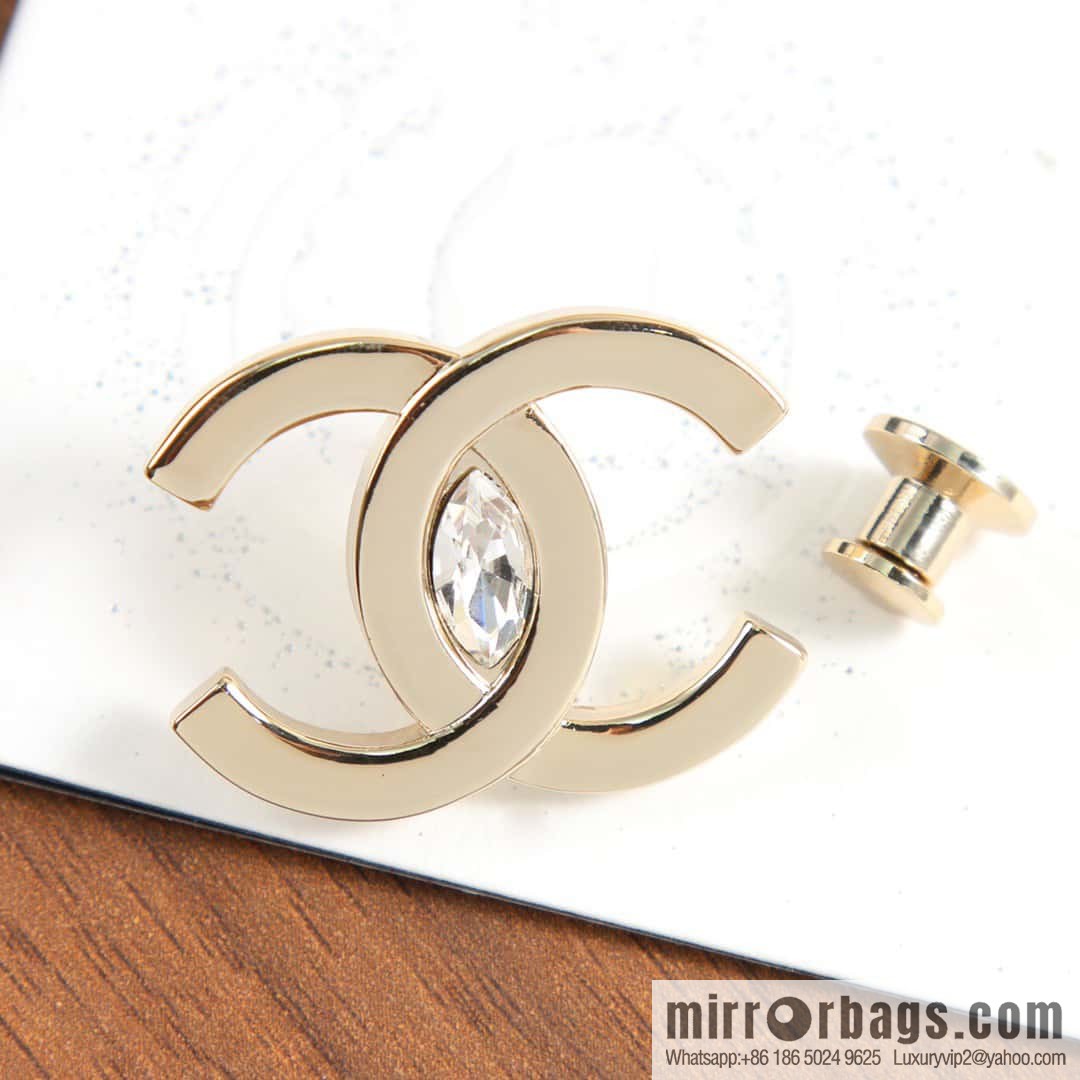 New ☑️ Chanel double c horse eye drill brooch