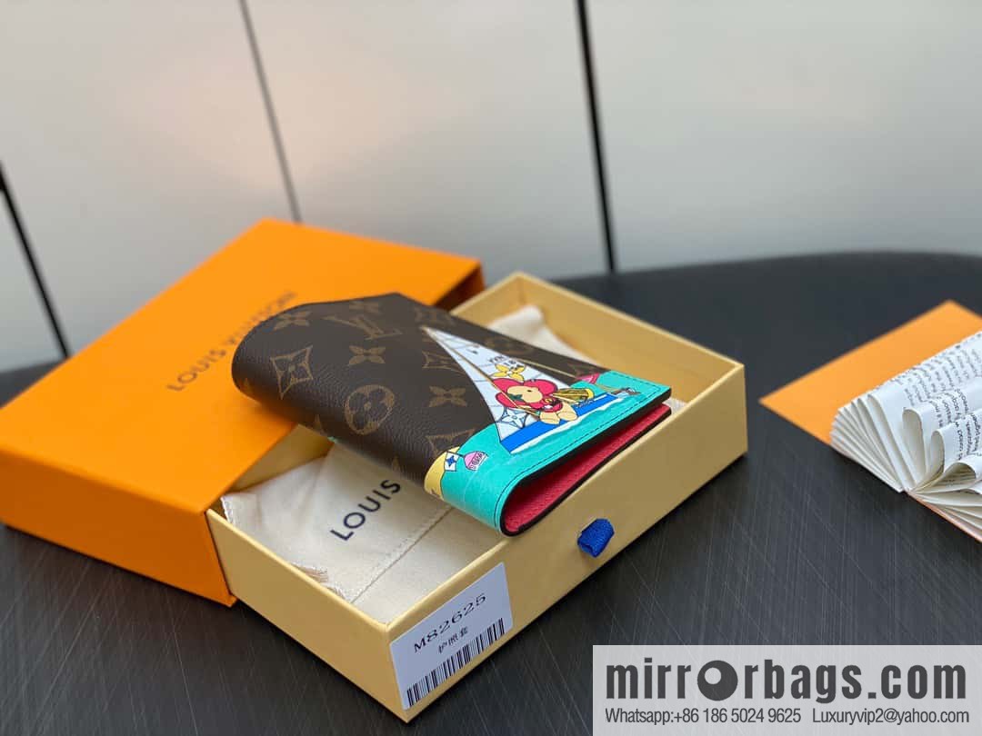 [Boutique‑grade] M82625 Christmas model, new autumn and winter model, passport cover