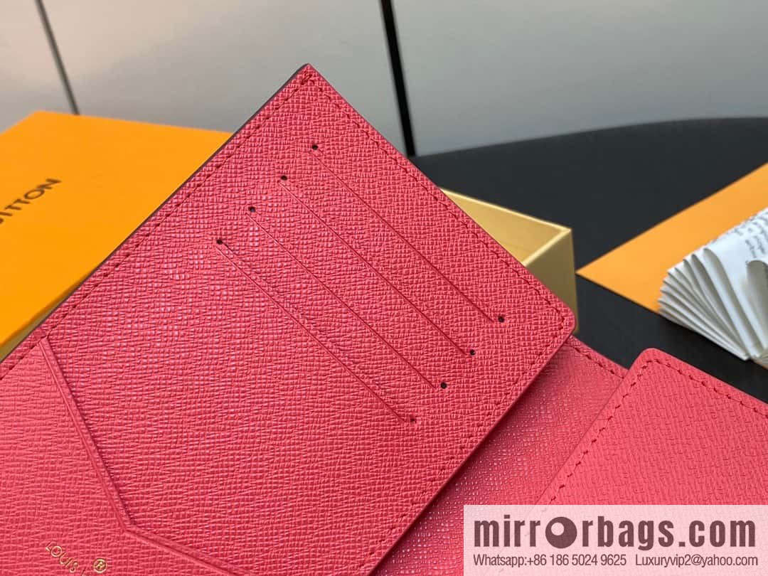[Boutique‑grade] M82625 Christmas model, new autumn and winter model, passport cover