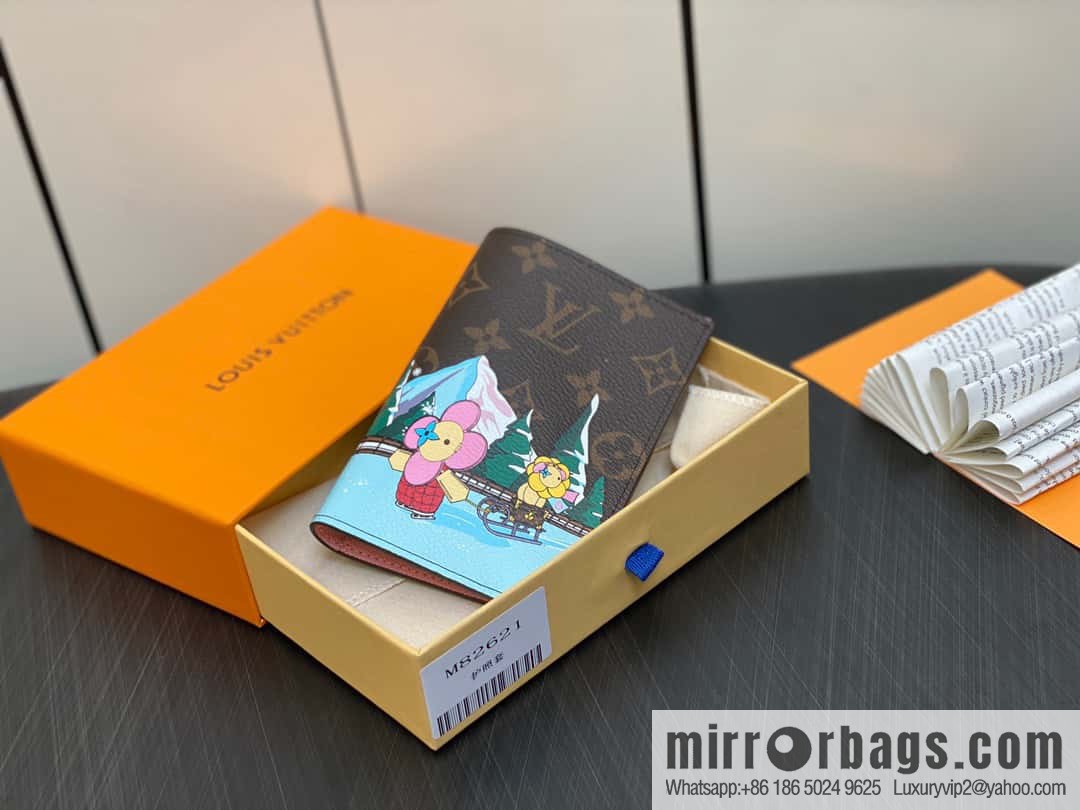 [Boutique‑grade] M82621 Christmas model, new autumn and winter model, passport cover