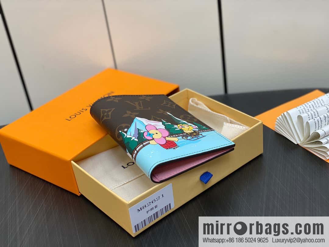 [Boutique‑grade] M82621 Christmas model, new autumn and winter model, passport cover