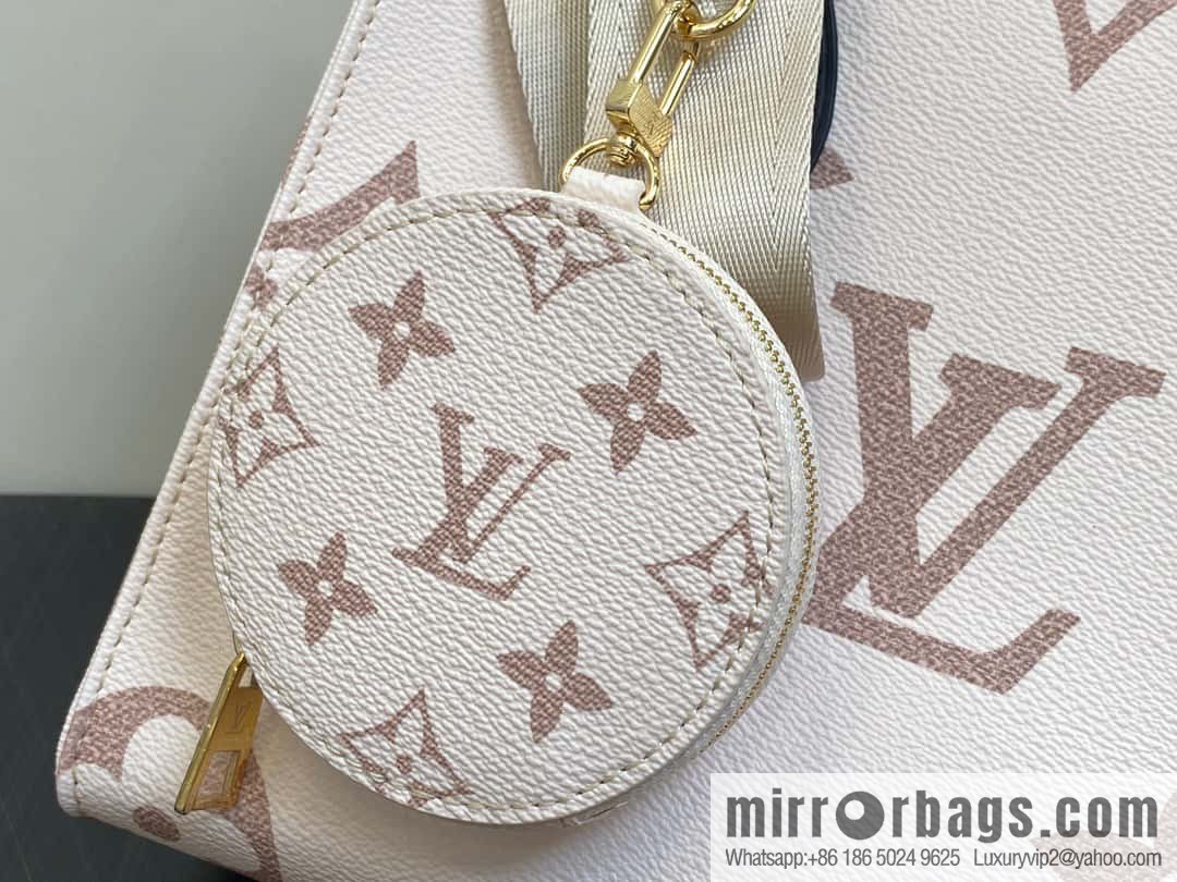 [Boutique‑grade] M24533 white flower, square bag series, this OnTheGo small handbag.