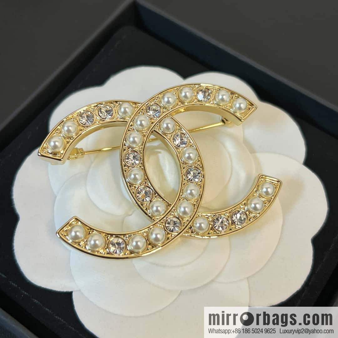 New ☑️ Chanel double c half diamond half pearl brooch
