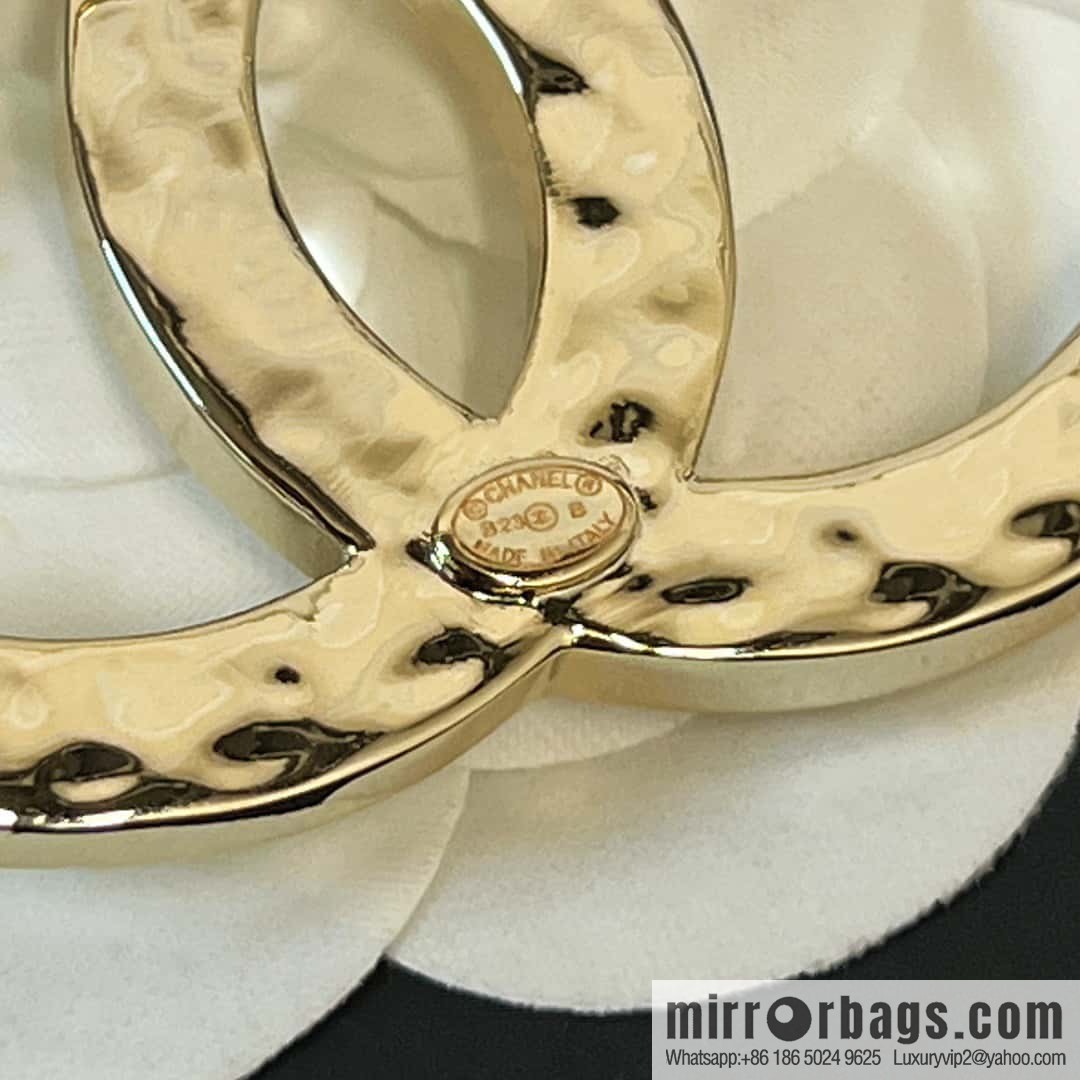 New ☑️ Chanel double c half diamond half pearl brooch