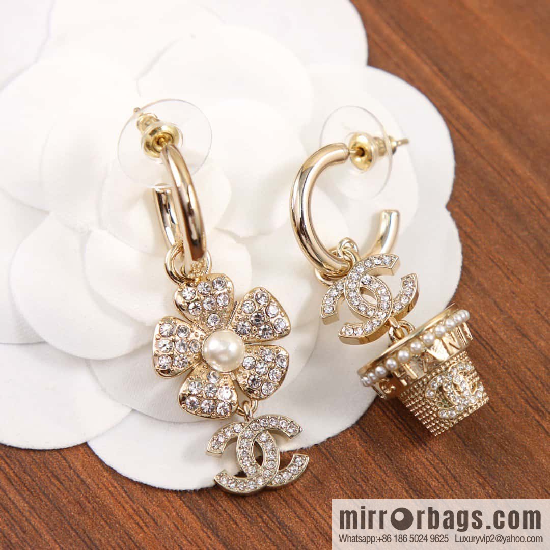 ☀️New ☑️ chanel c3 asymmetrical full diamond double c flower pearl stud earrings ☀️