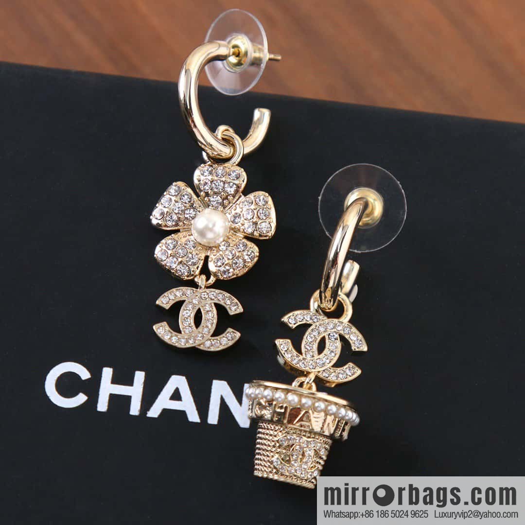 ☀️New ☑️ chanel c3 asymmetrical full diamond double c flower pearl stud earrings ☀️