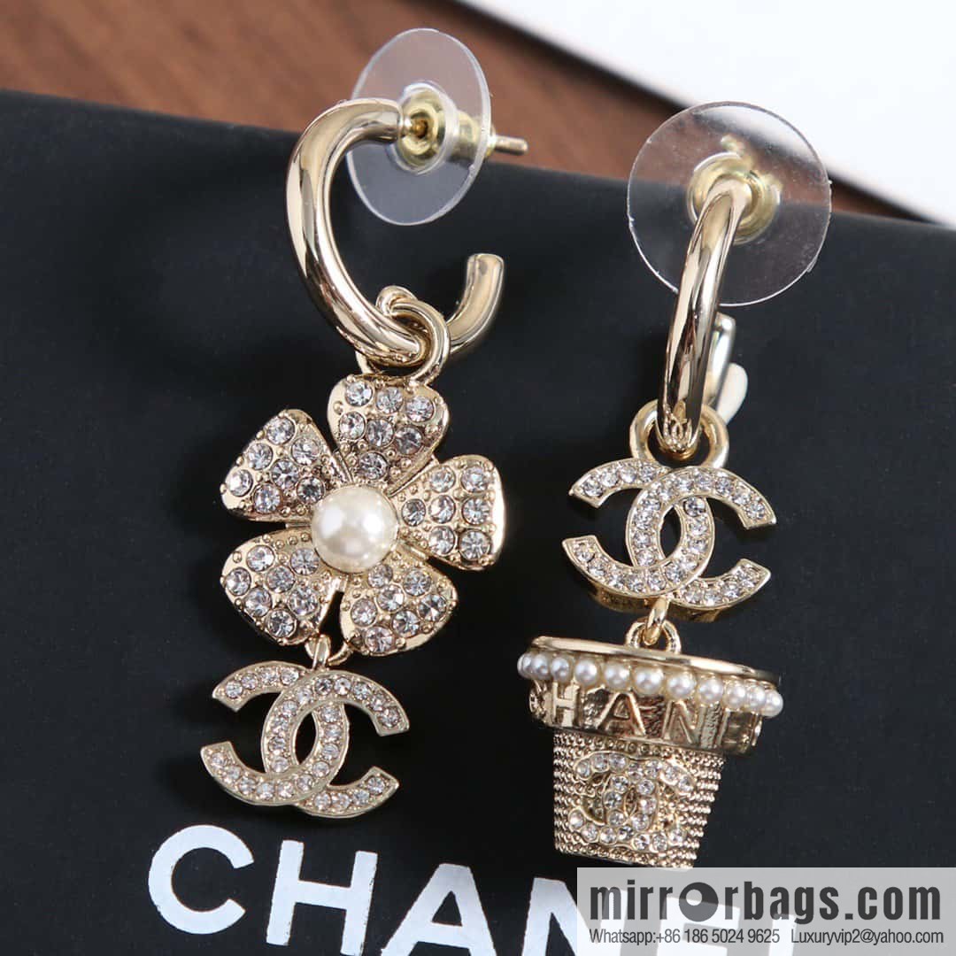 ☀️New ☑️ chanel c3 asymmetrical full diamond double c flower pearl stud earrings ☀️