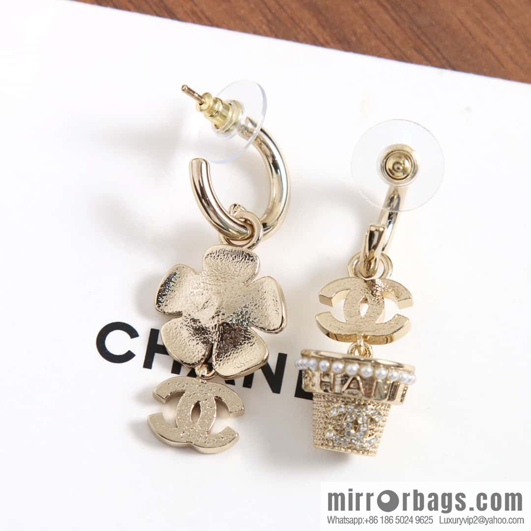 ☀️New ☑️ chanel c3 asymmetrical full diamond double c flower pearl stud earrings ☀️